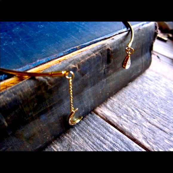 One Tribe  Moon 🌙  Star 💫 Gold Choker. One Size - Picture 3 of 7